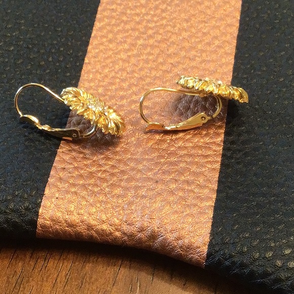 Sunflower lever back earrings - Picture 3 of 5